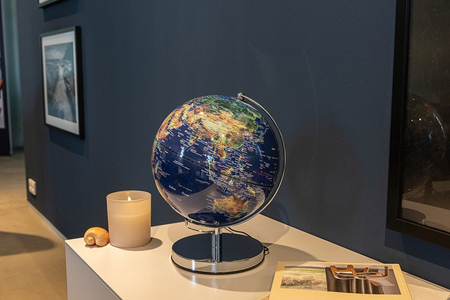 Globus TROIKA Terra Light, śr. 25cm, metalowa podstawa, niebiesko-zielony